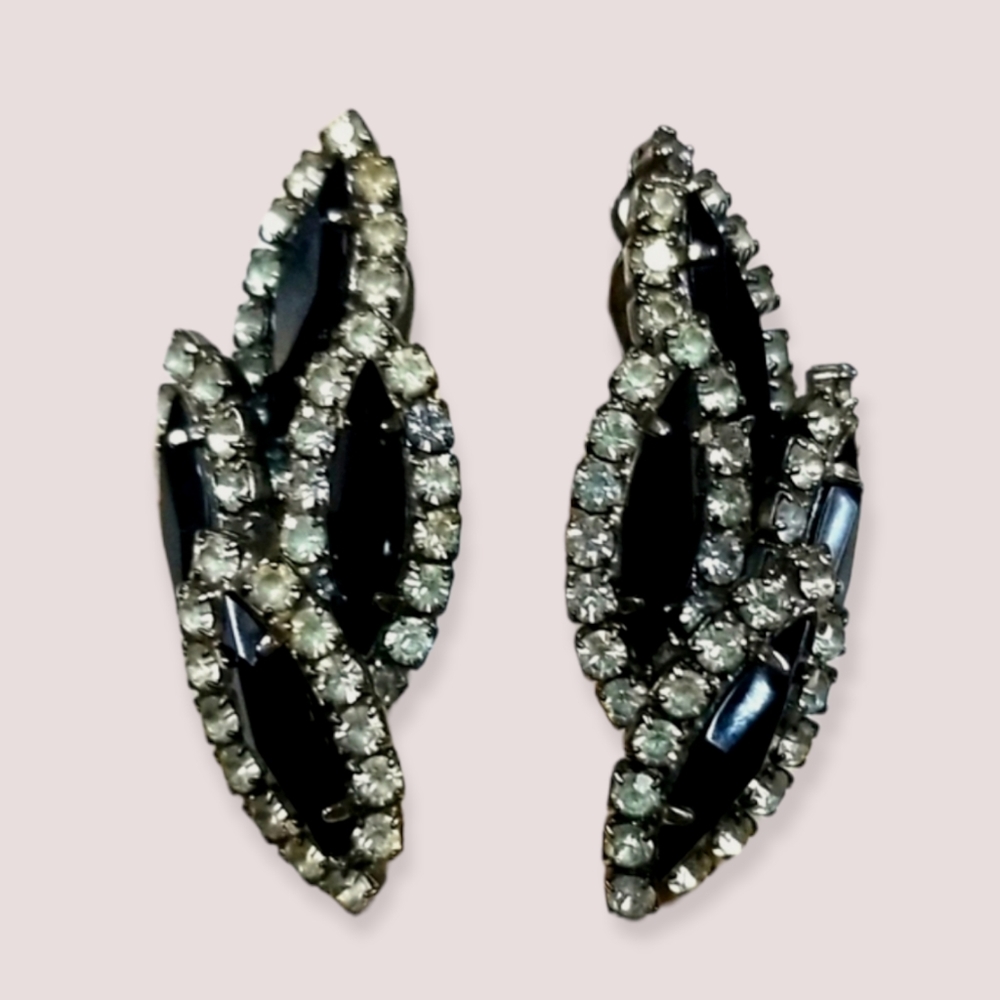 Vintage 1950s Black and Clear Rhinestone Clip Earrings - Picture 4 of 14
